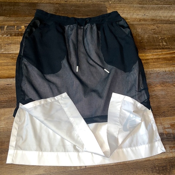 Nike - Picture 2 of 4